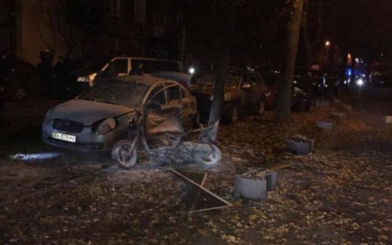 В сети появились видео с места взрыва в Киеве
