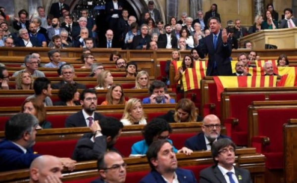 Парламент Каталонии объявил независимость от Испании