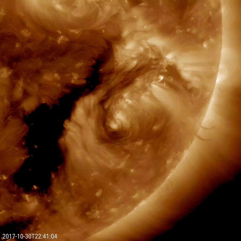 NASA-ს დღის ფოტო - უიშვიათესი წარმონაქმნი მზეზე