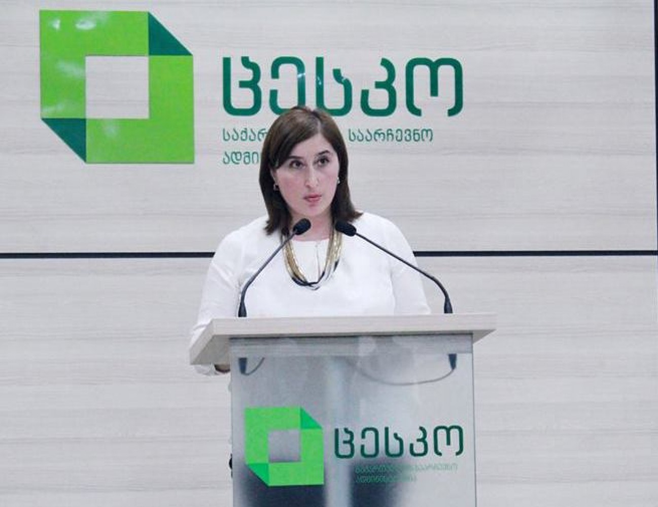 თამარ ჟვანიამ თბილისის მერიისა და საკრებულოს არჩევნების შემაჯამებელ ოქმებს ხელი მოაწერა