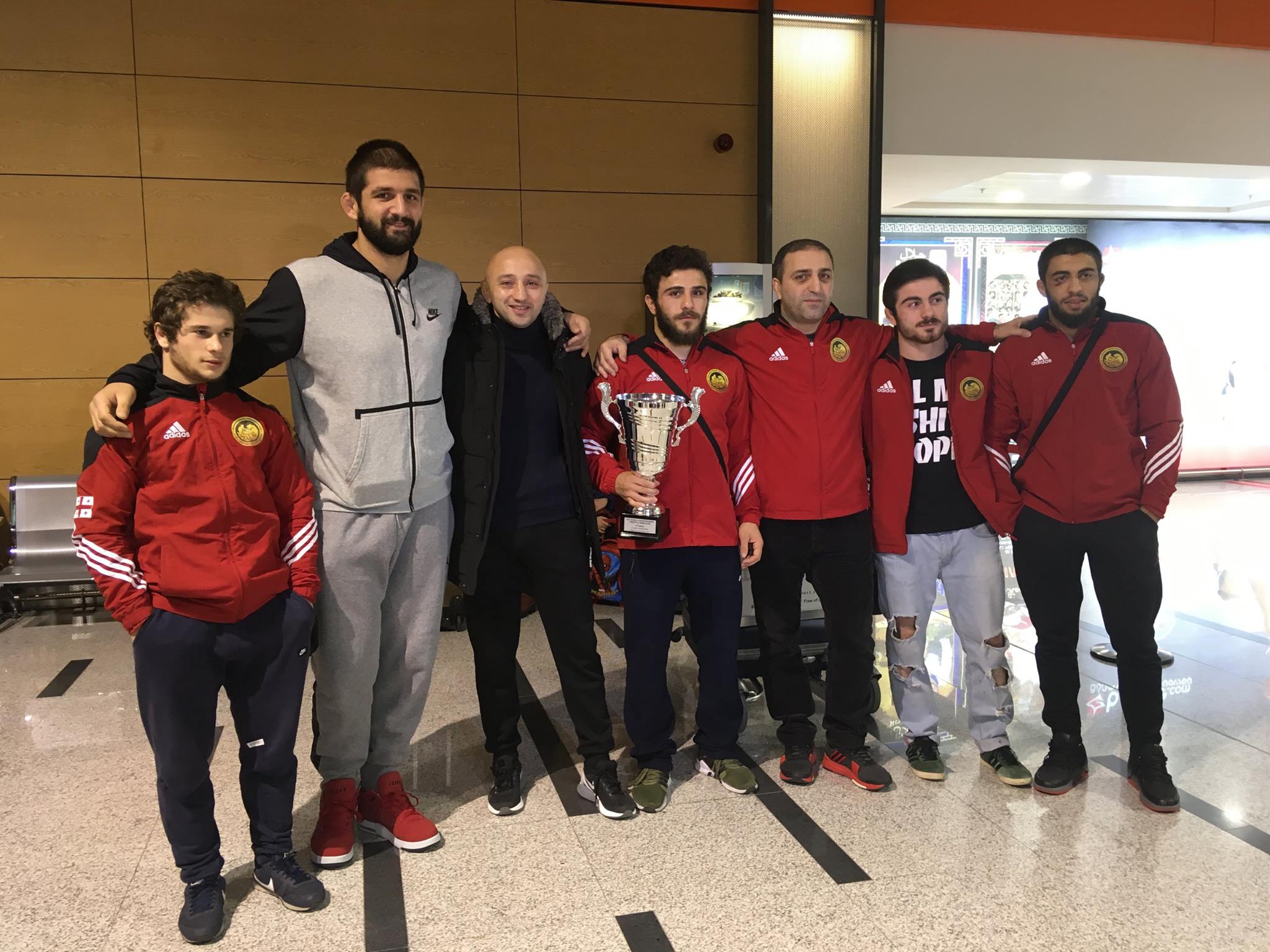 თავისუფალი სტილით მოჭიდავეთა ნაკრები საქართველოში დაბრუნდა