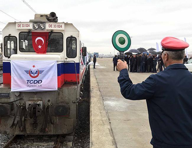 ბაქო-თბილისი-ყარსის მონაკვეთზე მატარებელი ამჯერად თურქეთიდან აზერბაიჯანისკენ გაივლის