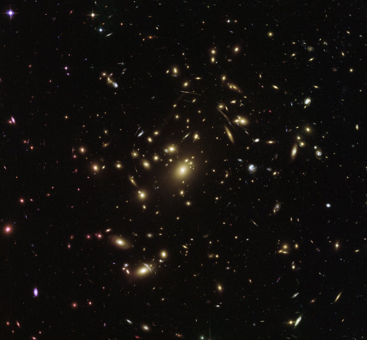 ერთ კადრში ჩატეული ათასობით გალაქტიკა - ჰაბლის მიერ დაჭერილი გიგანტური გალაქტიკათგროვა