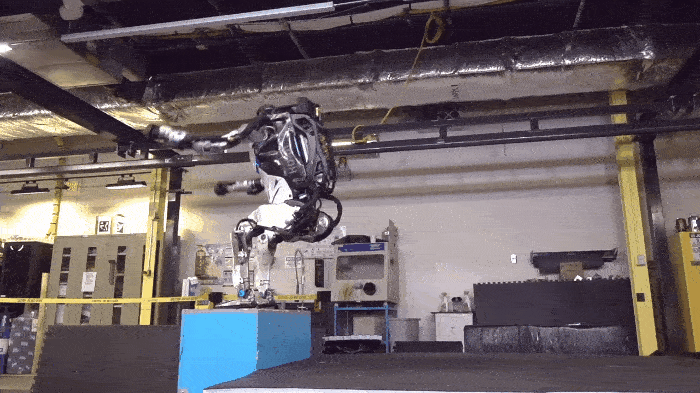 ახალი ჰუმანოიდი რობოტი, რომელიც დახტის და სალტოს აკეთებს
