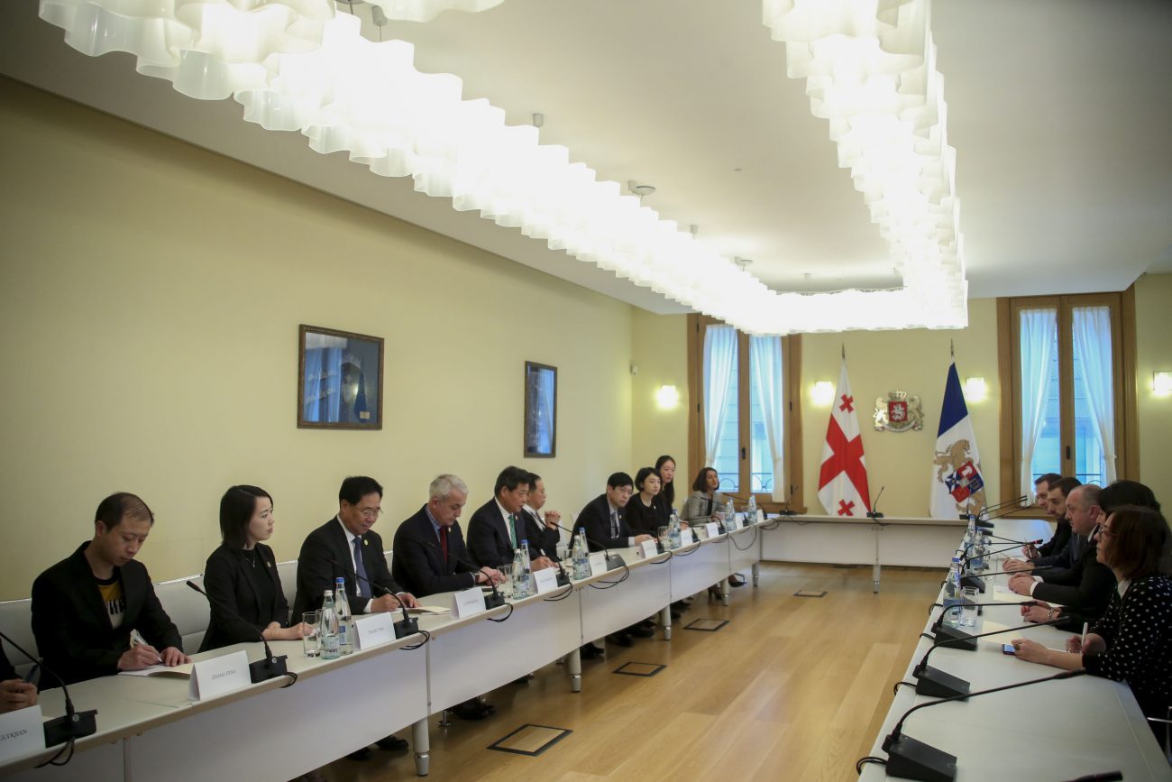 პრეზიდენტი აბრეშუმის გზის საერთაშორისო ვაჭრობის პალატის წევრებს შეხვდა