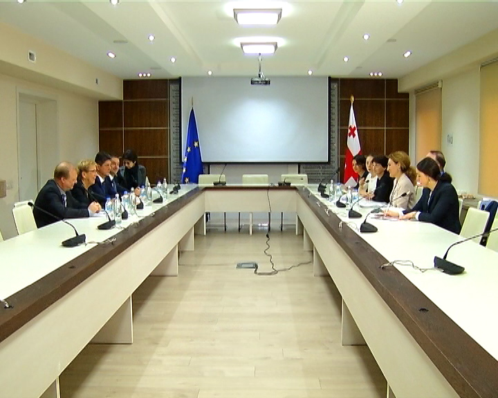 Կօգտագործենք բանակցությունների նախագծերը, որոնք մեզ են առաջարկում միջազգային կազմակերպությունները