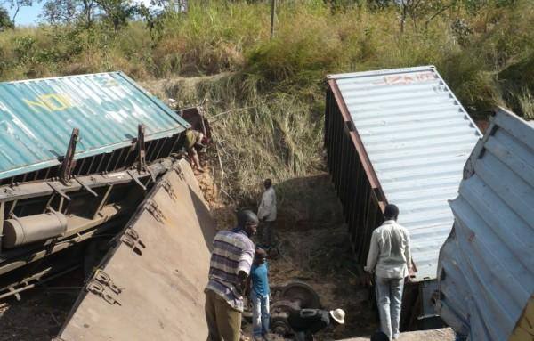 კონგოში სატვირთო მატარებელი ლიანდაგებიდან გადავიდა და ხევში გადავარდა - დაღუპულია 30 ადამიანი