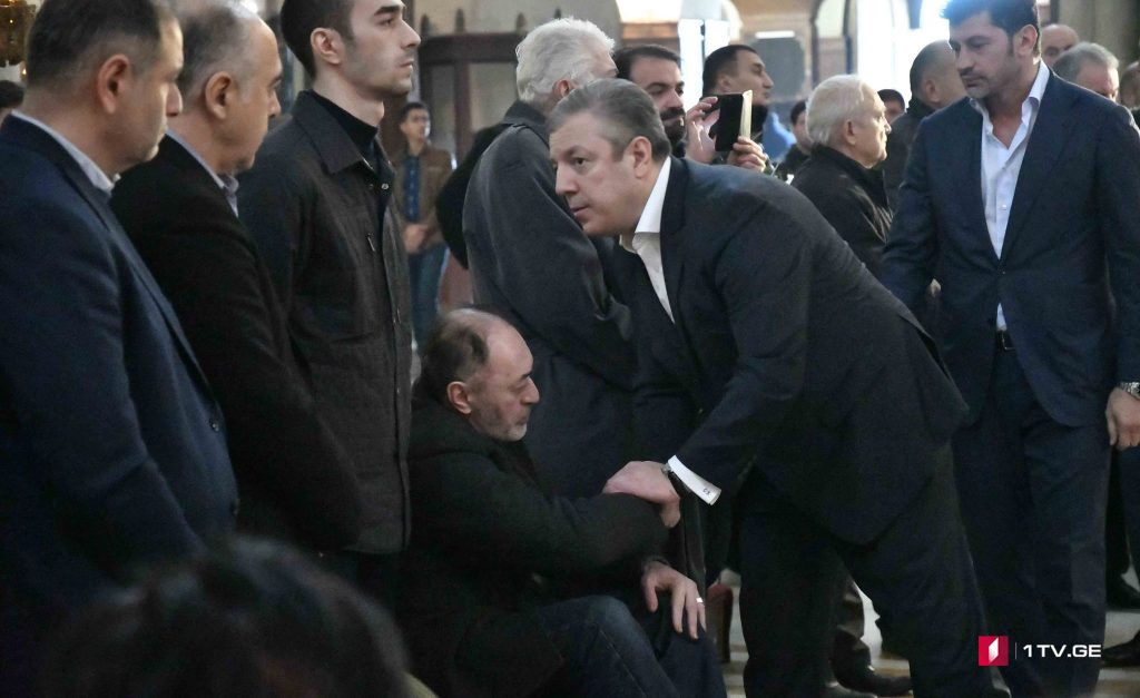 Baş nazir Cansuq Çarkvianinin ailəsinə baş sağlığı verdi