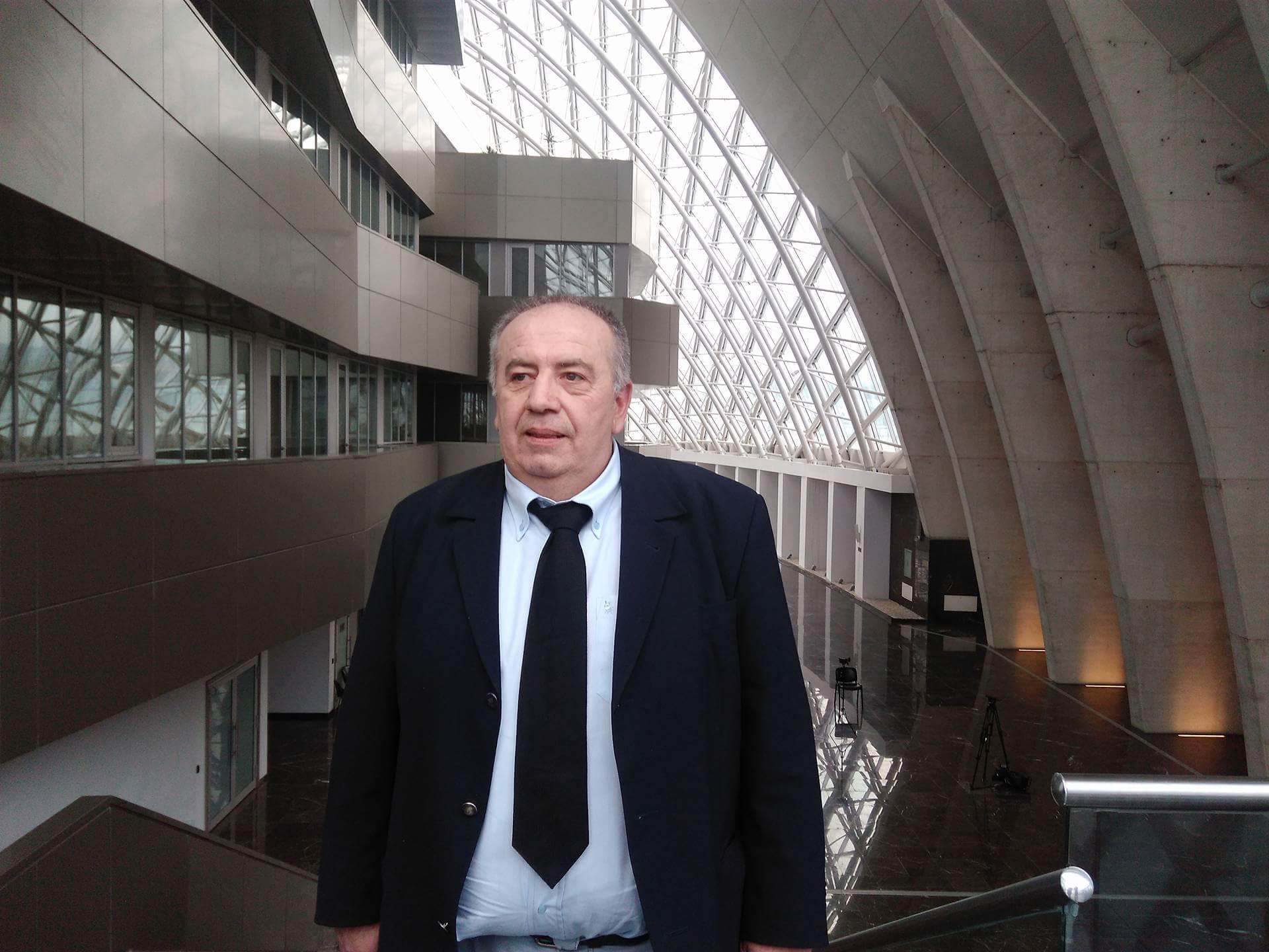 პარლამენტში სახალხო დამცველობის კანდიდატ გიორგი ფოფხაძეს უსმენენ