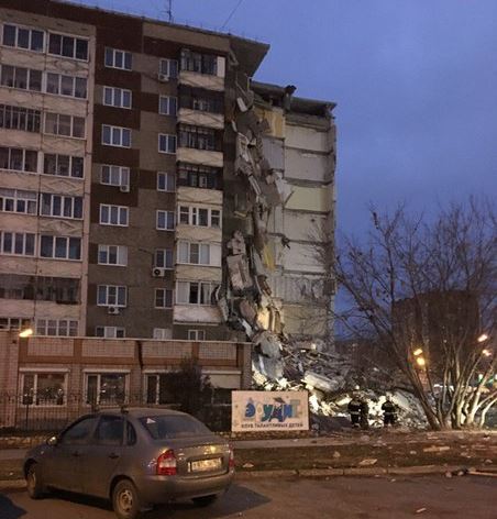 რუსეთის ქალაქ იჟევსკში ცხრასართულიანი საცხოვრებელი სახლის ჩამონგრევის შედეგად, ნანგრევებში სავარაუდოდ ხალხი მოყვა