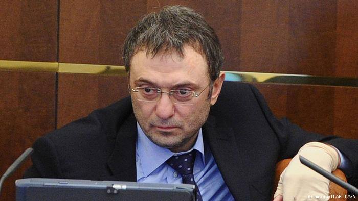 Российский миллиардер-сенатор выпущен под залог в 5 млн евро