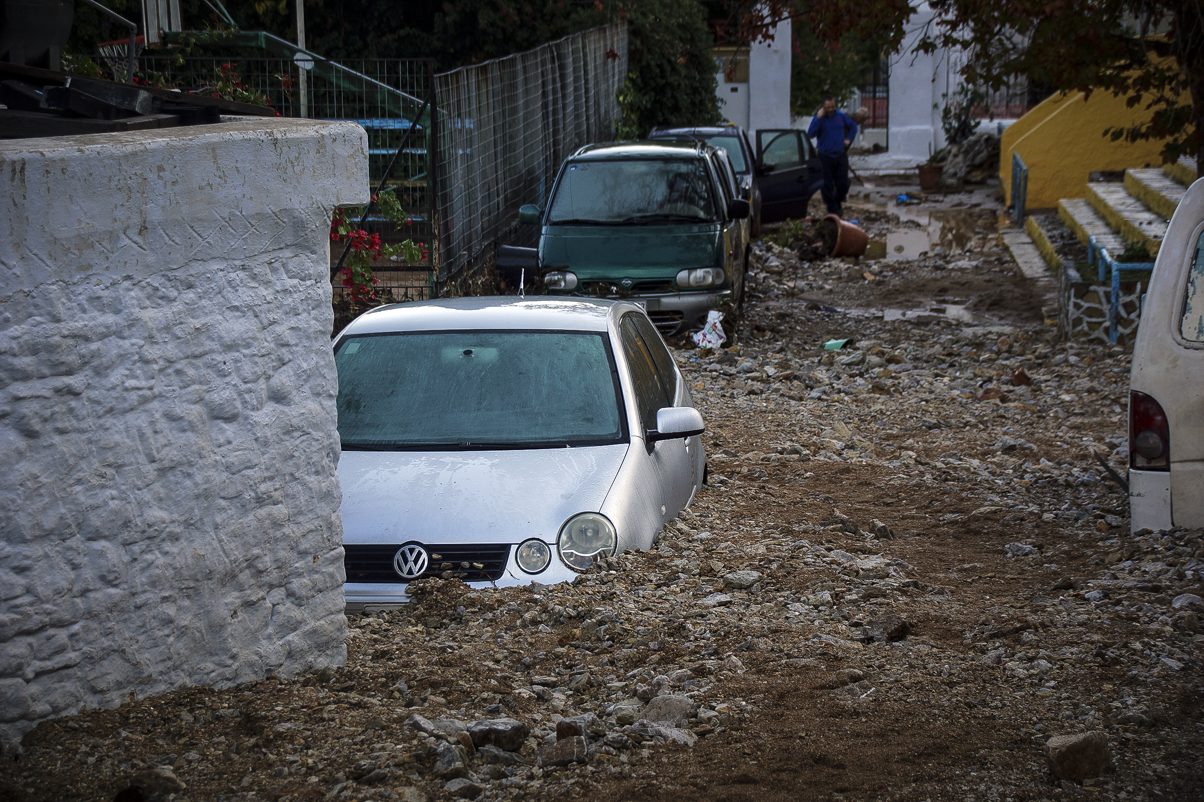 გადაუღებელმა წვიმამ საბერძნეთის ქალაქ ნეა-პერამოსში წყალდიდობა გამოიწვია