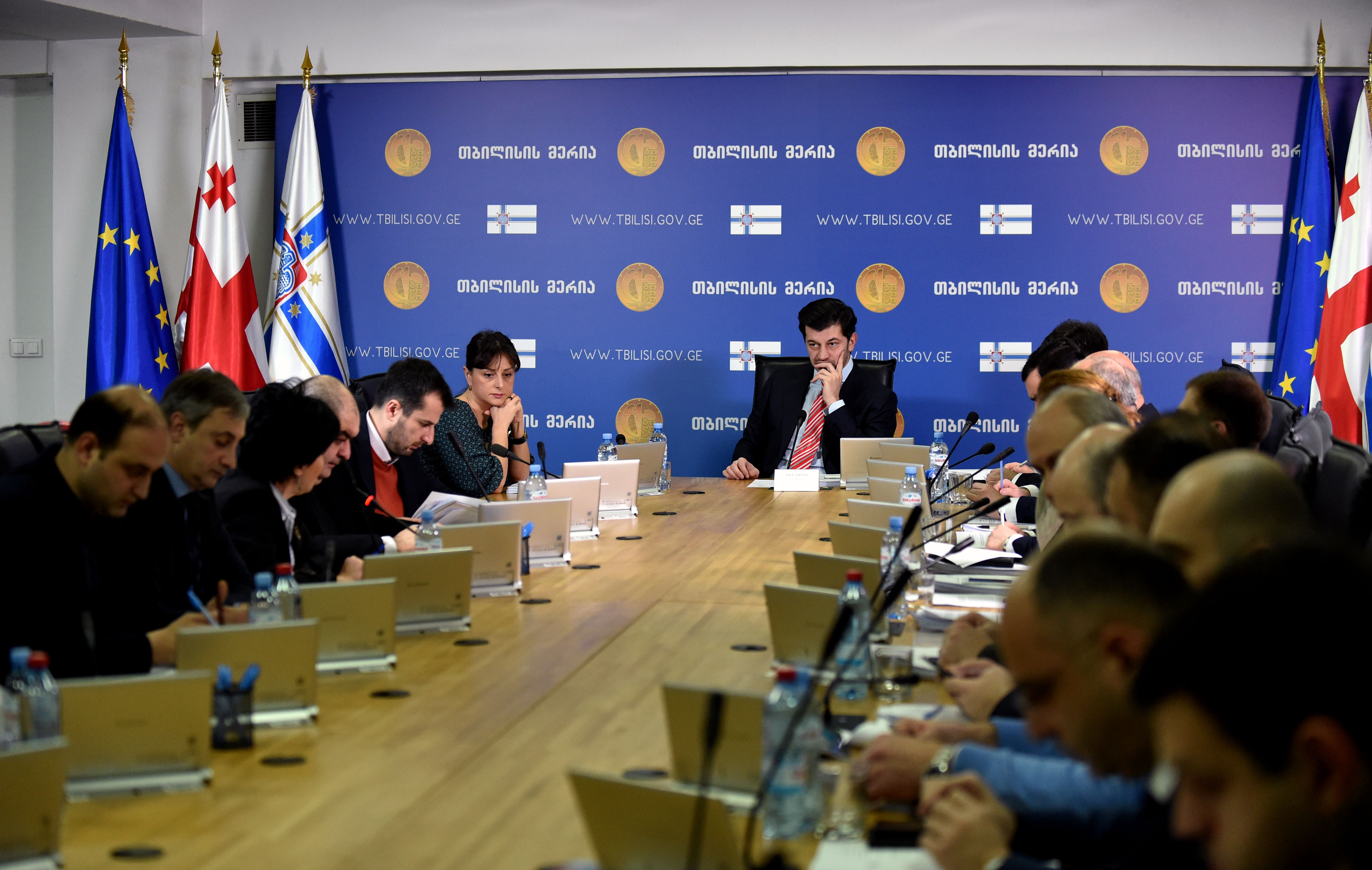თბილისის მერმა მოადგილეებს სადისტრიბუციო კომპანიებთან მოლაპარაკებები დაავალა