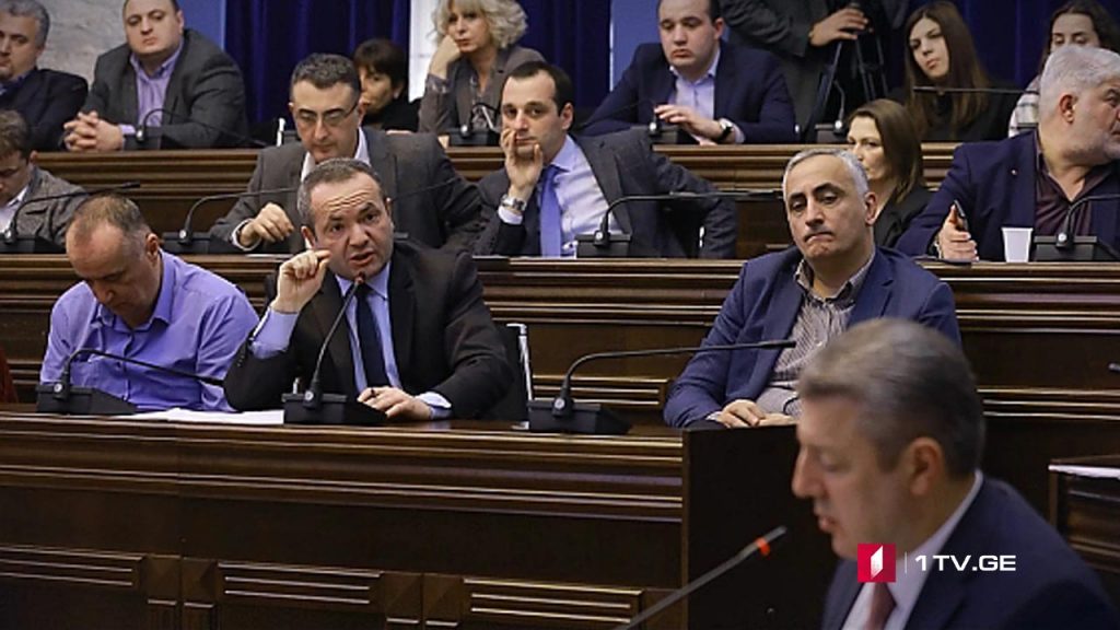 მინისტრების მოსმენა კომიტეტებში