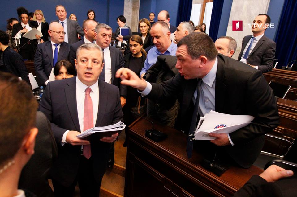 კამათი პრემიერსა და ბოკერიას შორის - ბატონო გიგა, თუ გგონიათ, თქვენი რებრენდინგი ვინმემ დაიჯერა, ძალიან ცდებით