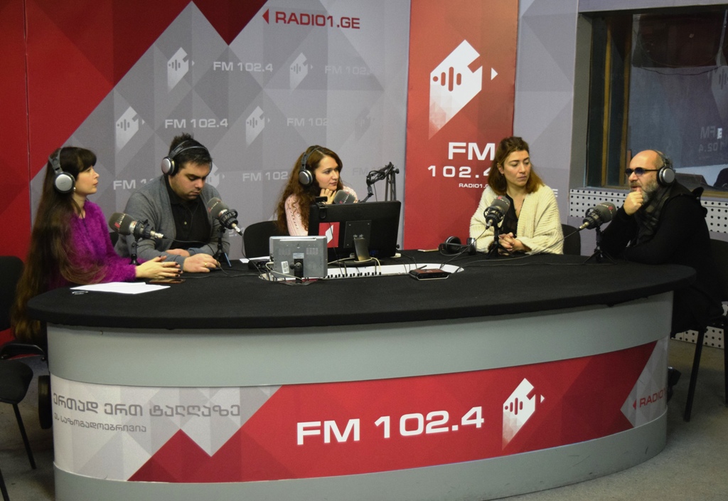 მე აქ ვსახლობ, მზე აქ გამიჩერებია