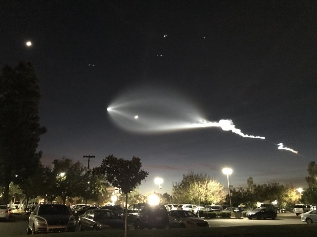 SpaceX-ის რაკეტა ფალკონ 9-ის გაშვებამ ცაზე თვალწარმტაცი სინათლის შოუ წარმოქმნა [ვიდეო]