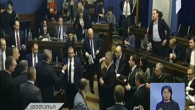 შეფასებები პრემიერ-მინისტრსა და ნიკა მელიას შორის მომხდარ დაპირისპირებაზე