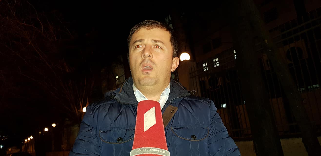 ადვოკატის თქმით, სუს-ის მიერ დაკავებული ერთ-ერთი პირი ბრალდებას არ აღიარებს