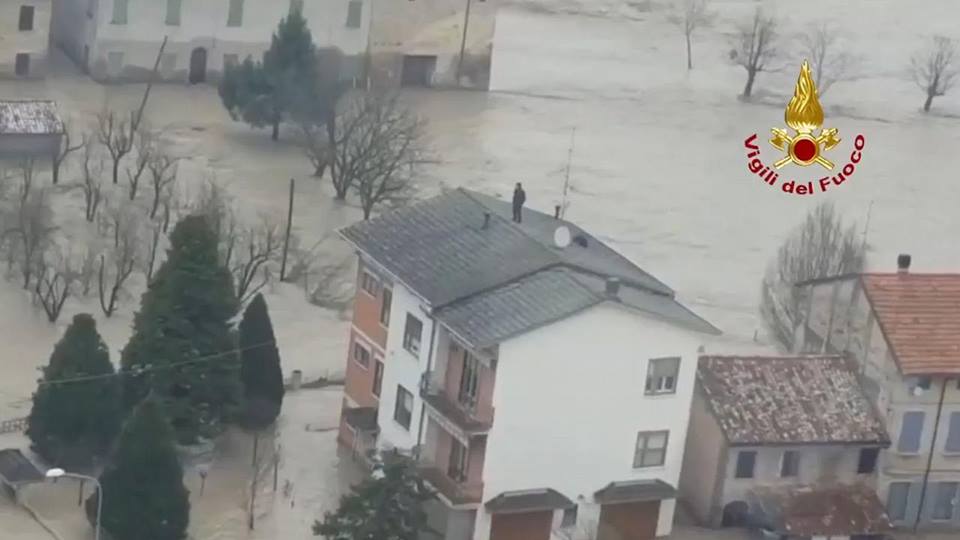 İtaliyanın bir neçə bölgələsində daşqın və çoxlu qar yağışı