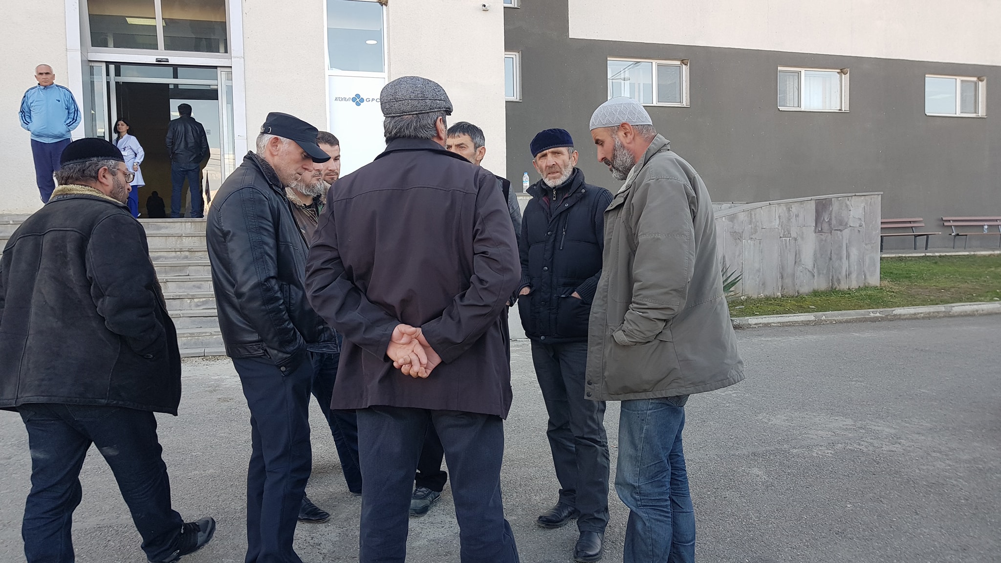 მაჩალიკაშვილის მშობლების განცხადებით, მათ შვილს ხელში ტელეფონი ეჭირა, სამართალდამცავებს კი ხელყუმბარა ეგონათ