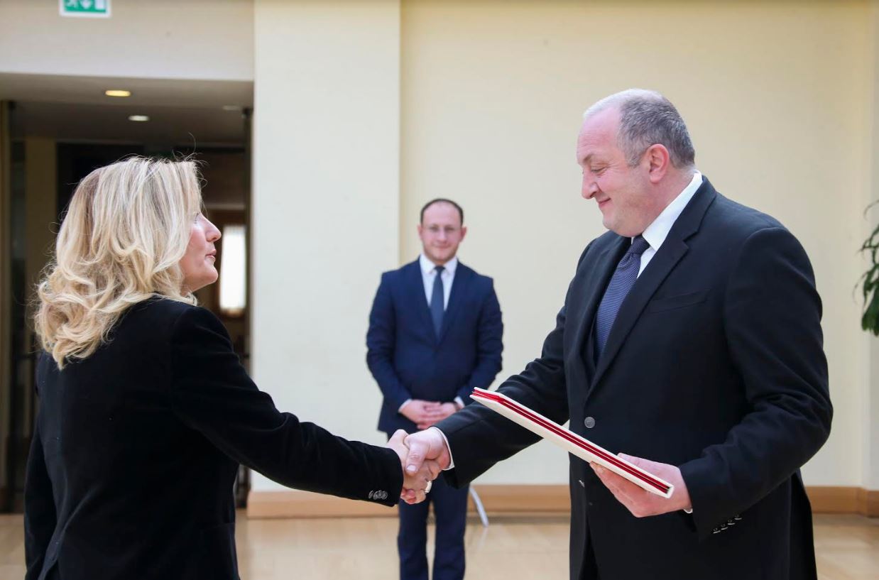 საქართველოს პრეზიდენტს თურქეთის ელჩმა რწმუნებათა სიგელები გადასცა