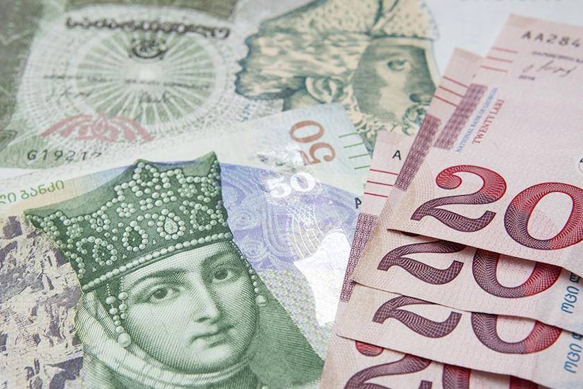 В системе Bloomberg курс доллара 2,5550 лари