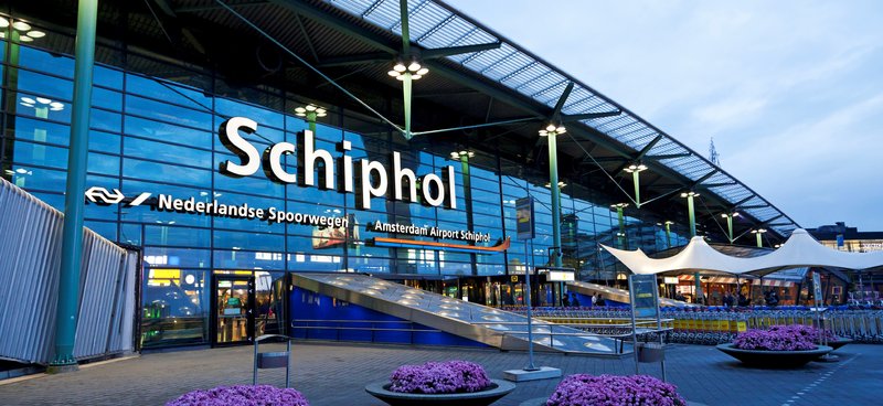 ჰოლანდიაში, სხიპოლის აეროპორტში დანით შეიარაღებულ მამაკაცს ცეცხლი გაუხსნეს