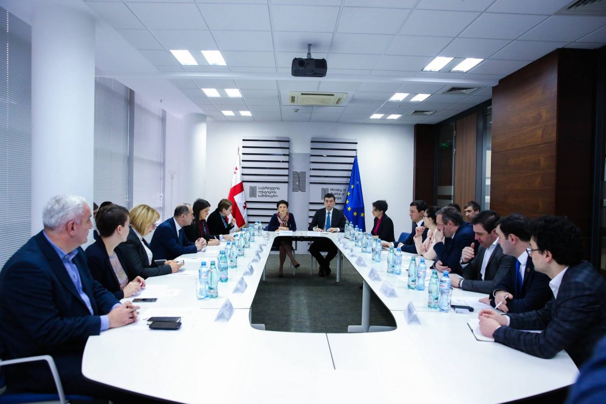 ნარკომანიასთან ბრძოლის უწყებათაშორისი საბჭოს წევრებმა არსებული ვითარების ანალიზი უნდა წარადგინონ