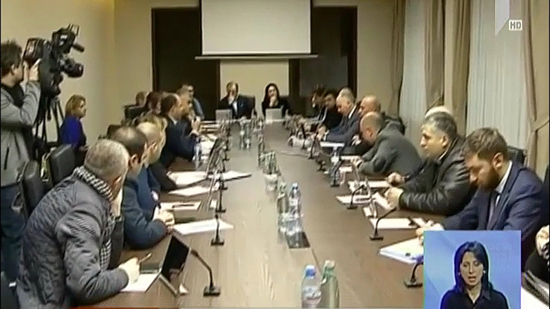 საკრებულოს ოპოზიცია კახა კალაძის გადაწყვეტილებას აპროტესტებს