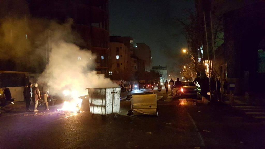ირანის პოლიცია - საპროტესტო აქციის მონაწილემ სამართალდამცველი მოკლა
