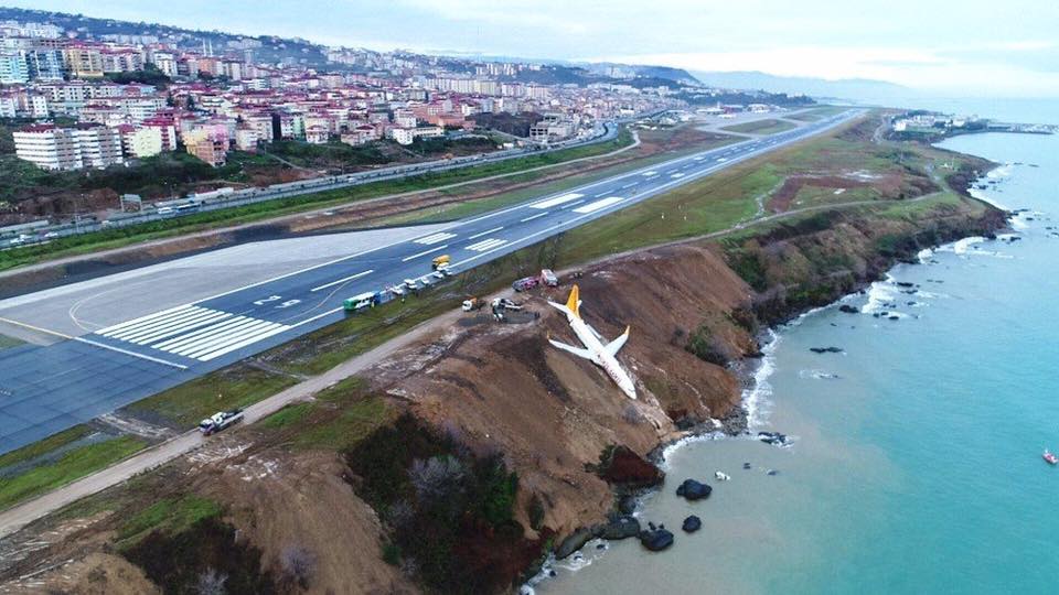 ტრაპიზონის აეროპორტში Pegasus Airlines-ის სამგზავრო თვითმფრინავი ავარიულად დაეშვა [ფოტო, ვიდეო]