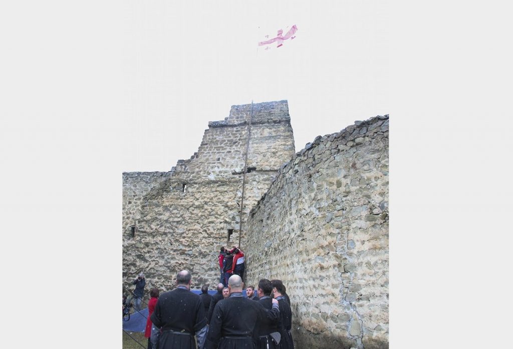 სახელმწიფო დროშა ქართველმა სპორტსმენებმა მცხეთაში, ბებრის ციხეზე აღმართეს