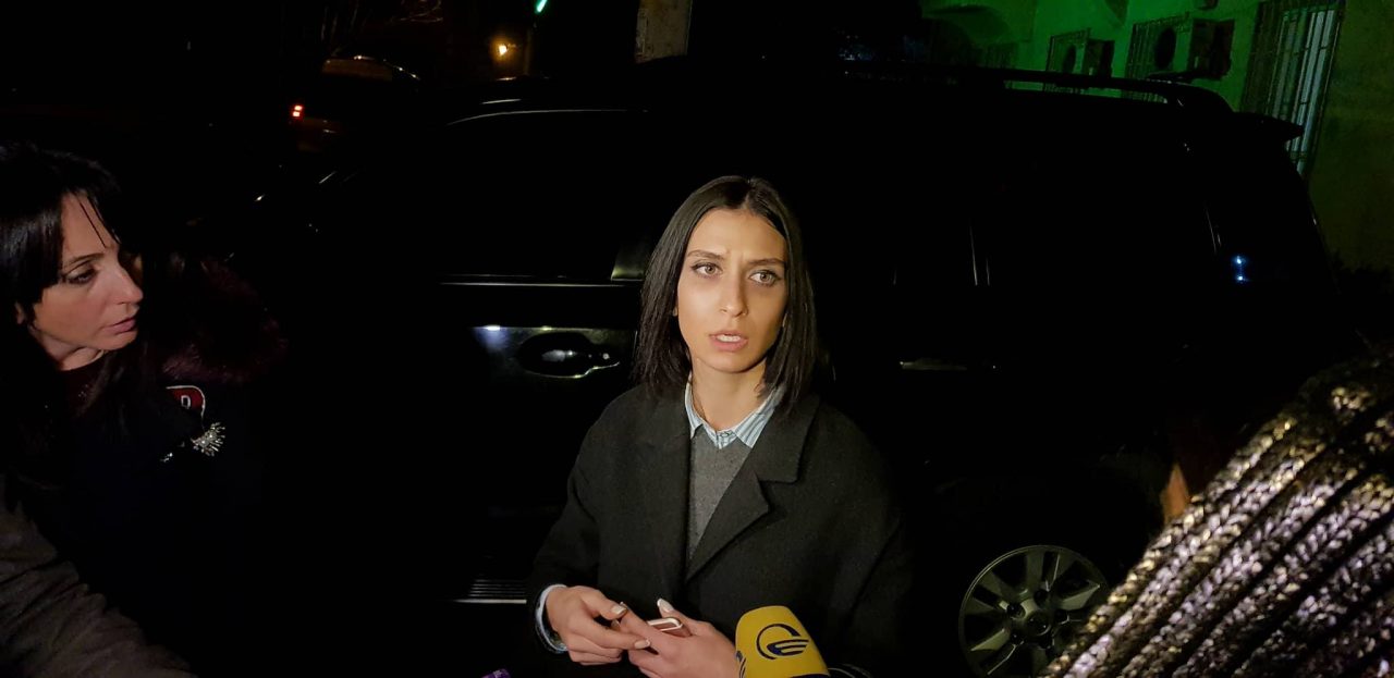 ადვოკატის ინფორმაციით, სოსო ქუთათელაძის მკვლელობის საქმეზე დაკავებულის მეუღლის სახლში ჩხრეკა დასრულდა