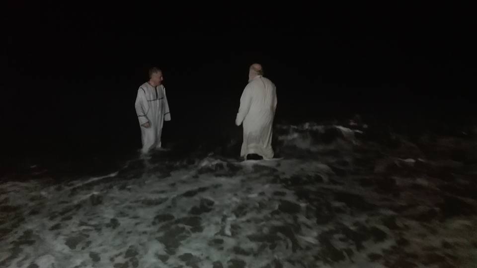 ბათუმში ნათლისღების დღესასწაულზე ზღვაში განბანვის რიტუალი შესრულდა [ფოტო/ვიდეო]