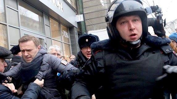 Мæскуыйы  акцийы рæстæджы æрцахстой Алексей Навальныйы (видео)