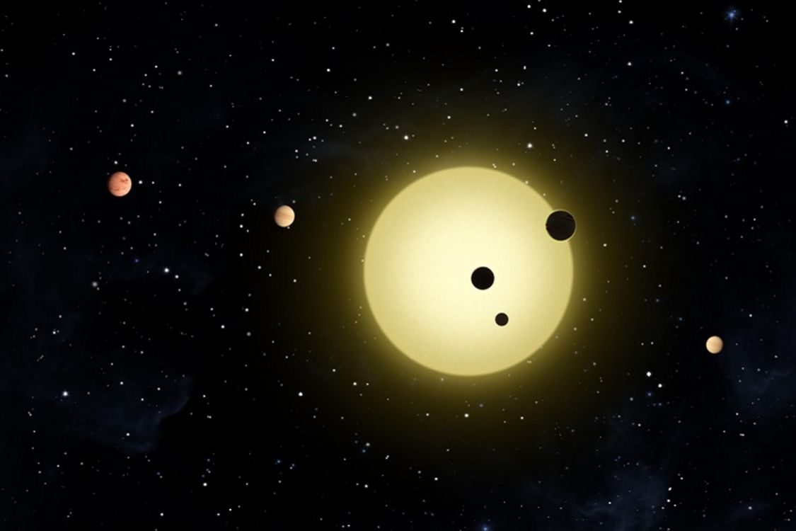 სხვა პლანეტარულ სისტემებთან შედარებით, მზის სისტემა ძალიან აწეწილია
