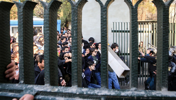 ირანში საპროტესტო აქციებზე 12 ადამიანი დაიღუპა