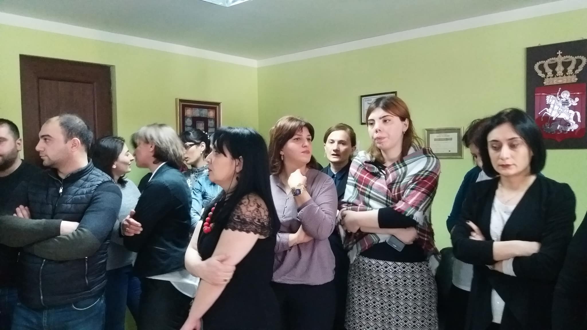 ბორჯომის მერიის თანამშრომლები ხელფასებთან დაკავშირებით ახსნა-განმარტებას საკრებულოს თავმჯდომარისგან ითხოვენ