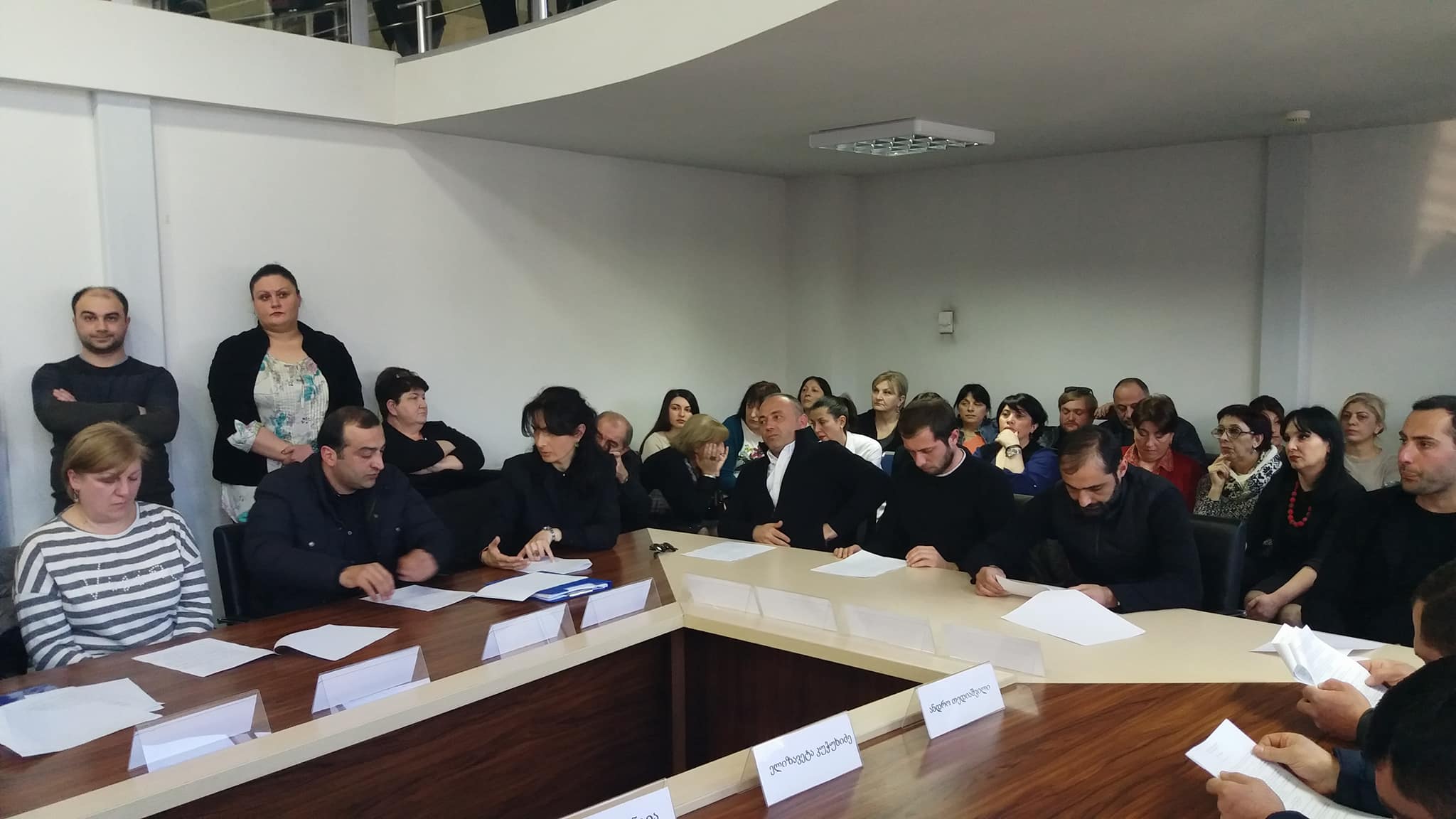 ბორჯომის საკრებულოს სხდომას ბოიკოტის შემდეგ „ქართული ოცნების“ წარმომადგენლები დღეს პირველად ესწრებიან