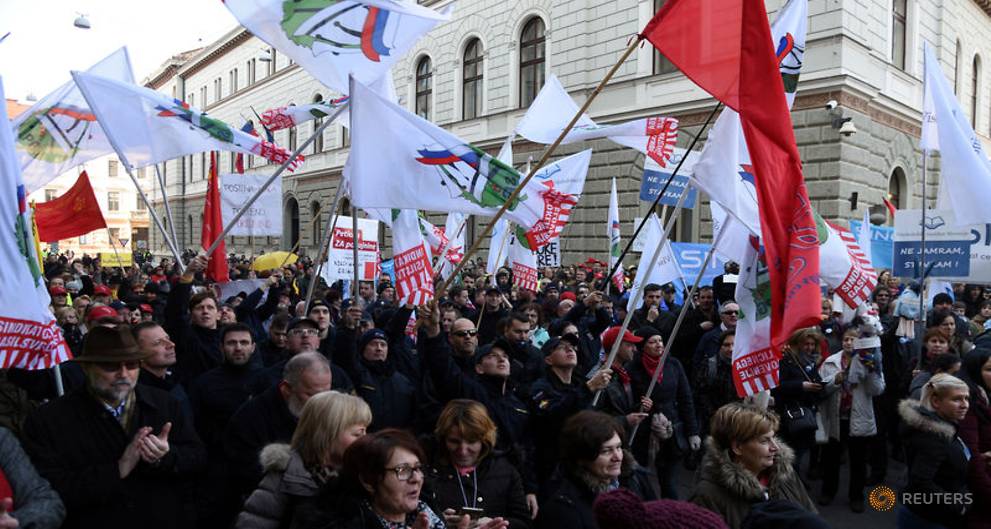 Reuters-ი - სლოვენიაში პოლიციელები გაიფიცნენ