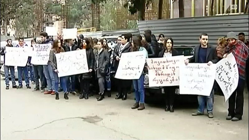 ხმაური და დაპირისპირება ხეჩინაშვილის კლინიკასთან