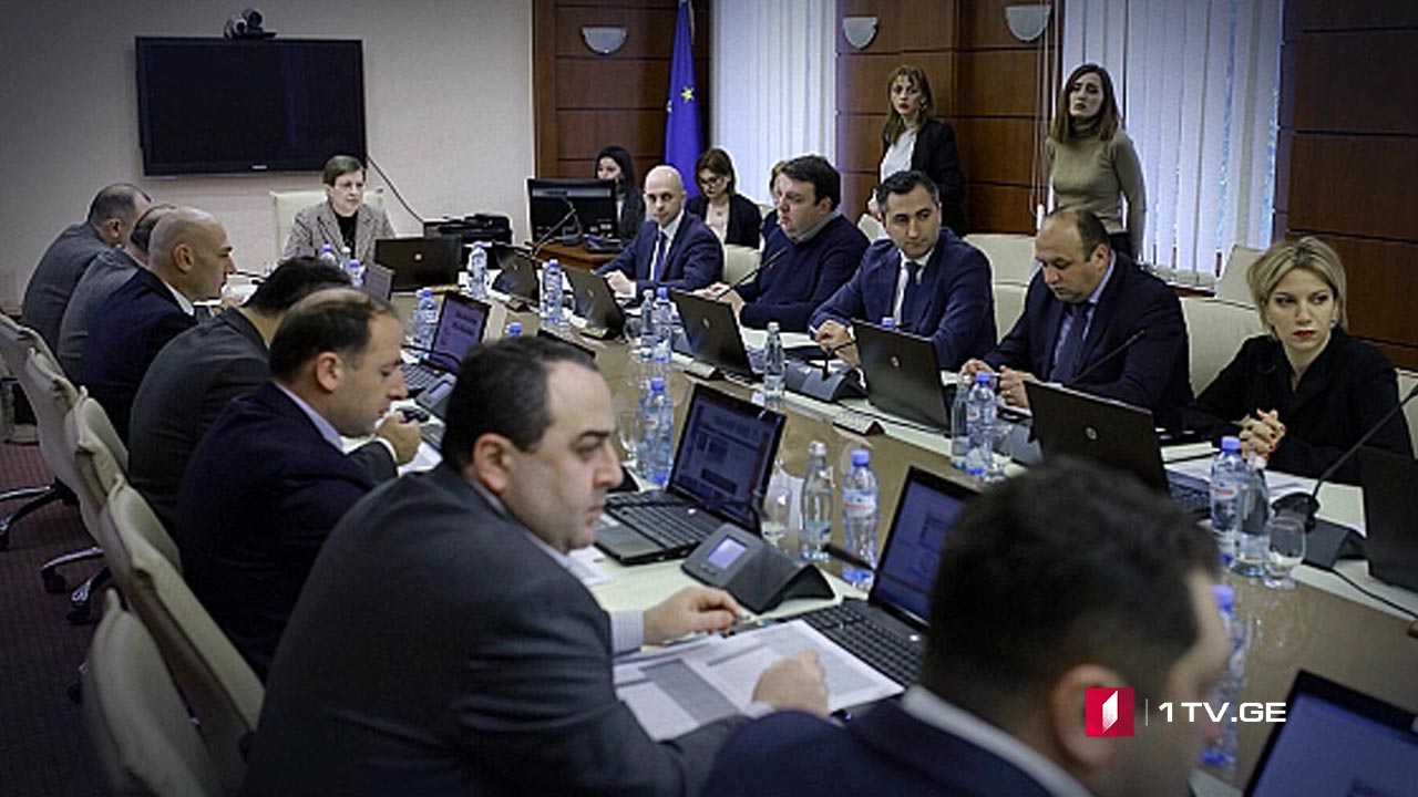 გასაუბრება მოსამართლეებთან