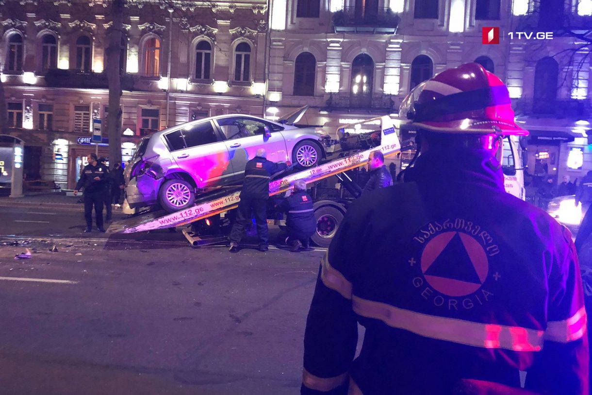 რუსთაველზე ერთმანეთს შვიდი ავტომობილი შეეჯახა [ფოტო]