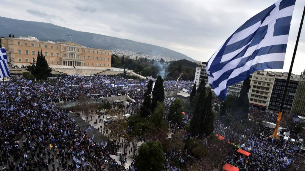ათენში მრავალათასიანი საპროტესტო აქცია „მაკედონია საბერძნეთია“ მიმდინარეობს