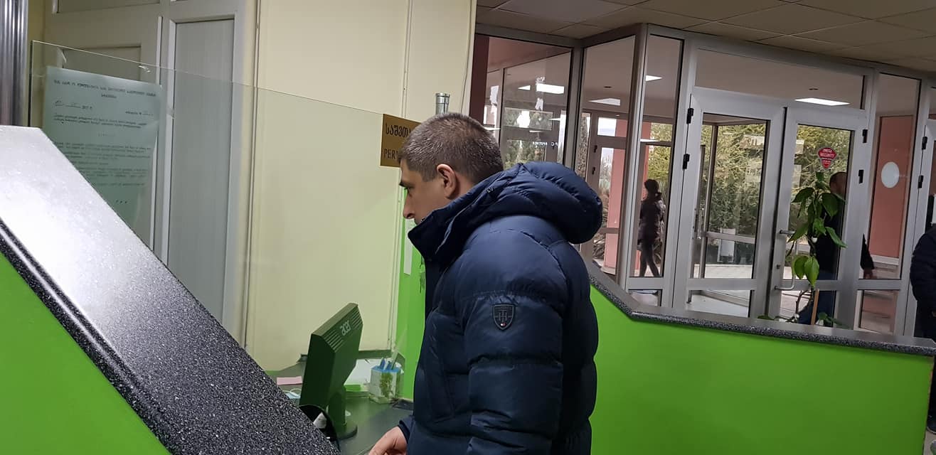 ღუდუშაურის საავადმყოფოში კრიმინალური პოლიციის მთავარი სამმართველოს უფროსი მამუკა ჭელიძე მივიდა