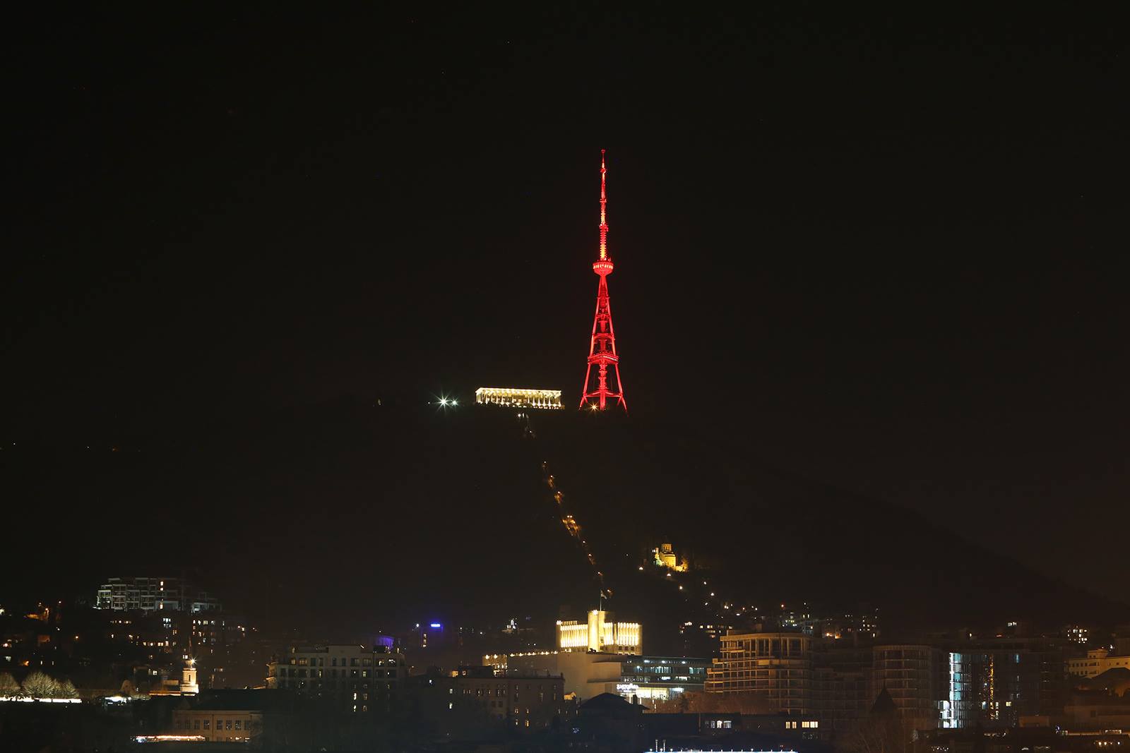 ჩინურ ახალ წელთან დაკავშირებით თბილისის ტელეანძა წითლად განათდა