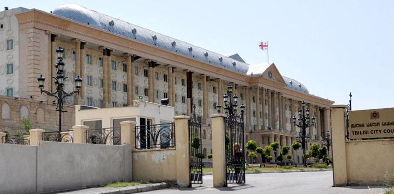 Անչափահասների սպանության գործով, Թբիլիսիի քաղաքային դատարանում հարցաքննվում է կրթադաստիարակչական ոլորտում թիվ 51 դպրոցի տնօրենի տեղակալը