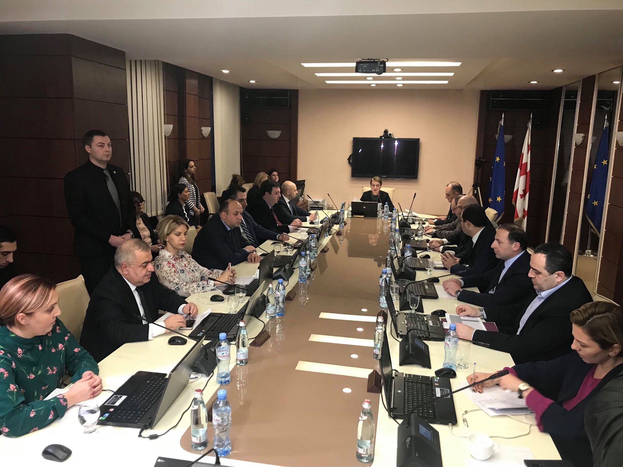 მოსამართლეების უვადოდ გამწესებაზე ნინო გვენეტაძე და გიორგი მიქაუტაძე კომენტარს არ აკეთებენ 