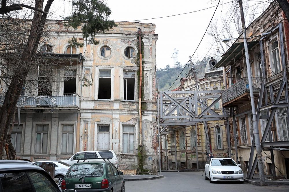 ლადო გუდიაშვილის მოედნისა და მიმდებარე ტერიტორიაზე ისტორიული შენობების რეაბილიტაცია ორ კვირაში დაიწყება